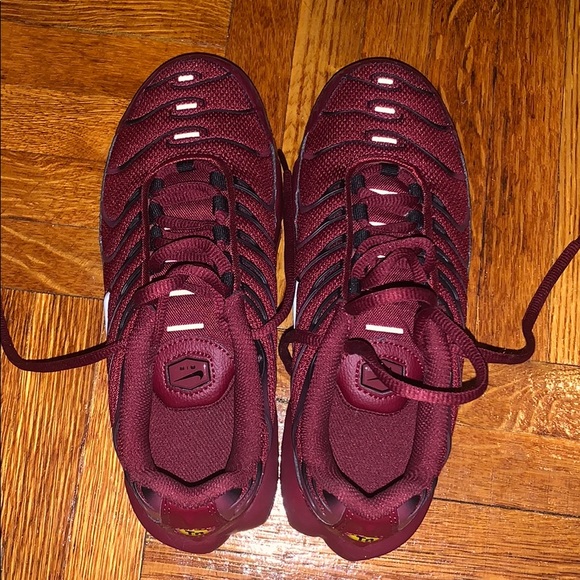 burgundy air max plus